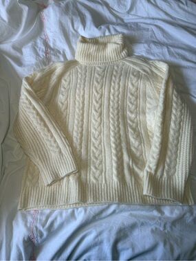 Abercrombie & Fitch Cream Cable Turtleneck Sweater